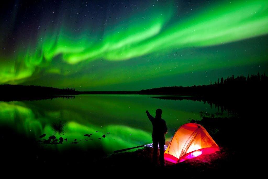 Peterson'S Point Lake Lodge Yellowknife Exterior photo
