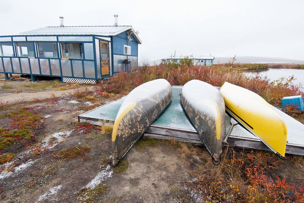 Peterson'S Point Lake Lodge Yellowknife Exterior photo